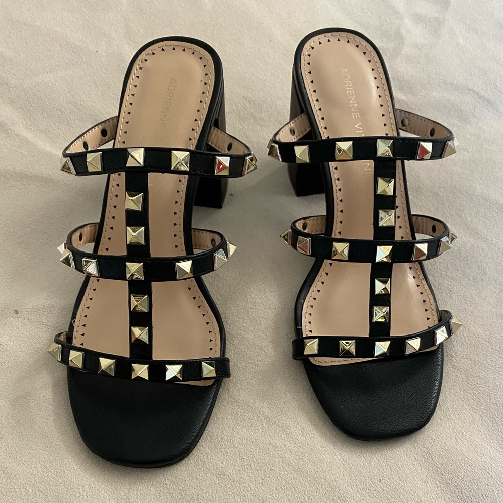 STUDDED SANDAL